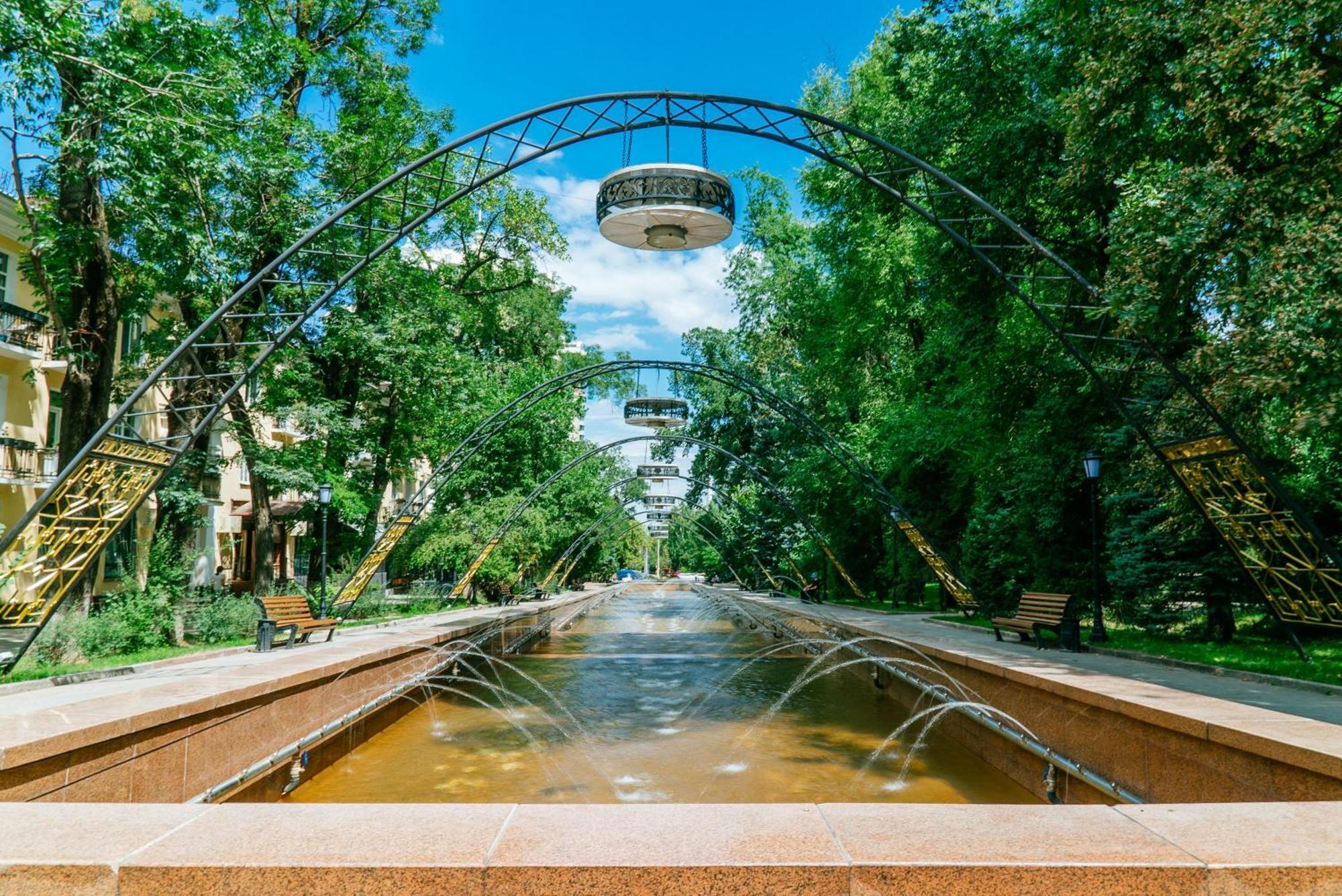 Nadezhda Apartments At Kabanbay Batyr 79 Almaty Exterior photo